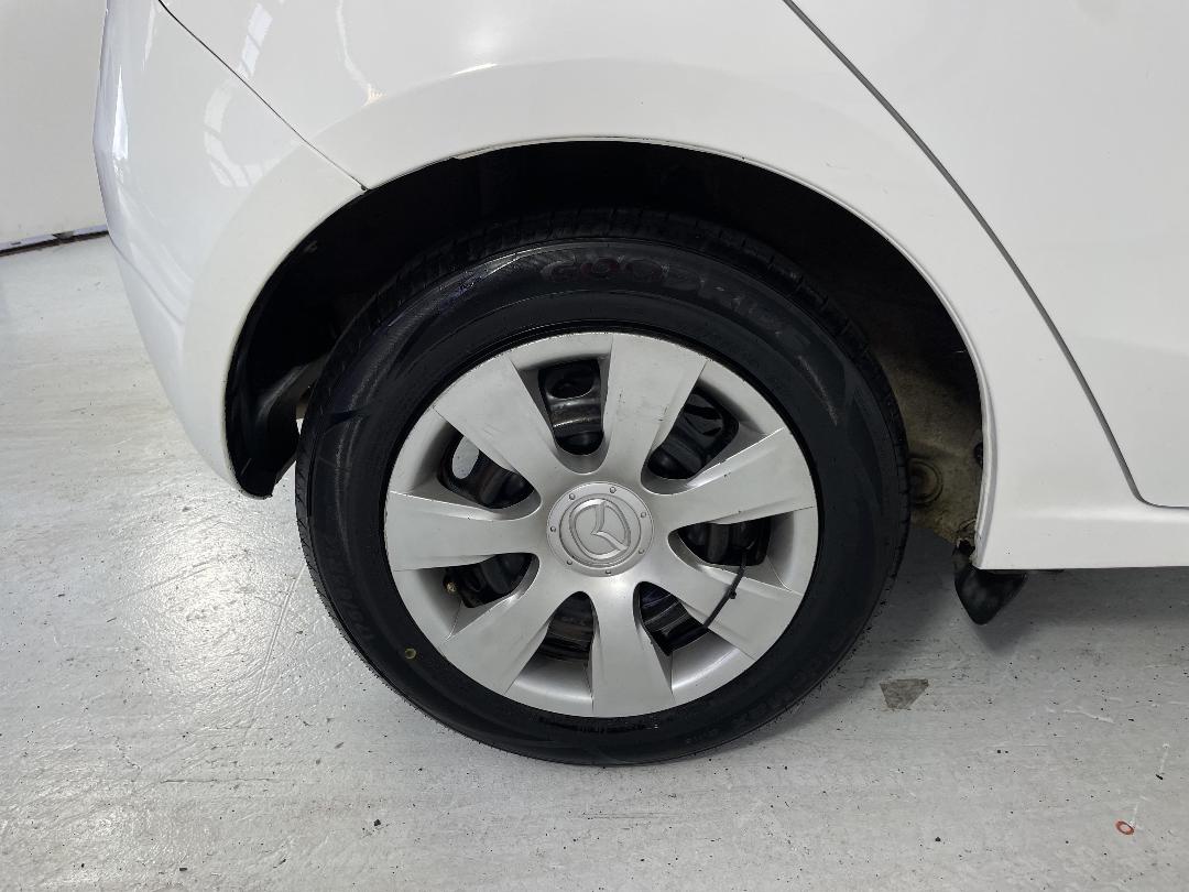 Photo '12' of Mazda Demio