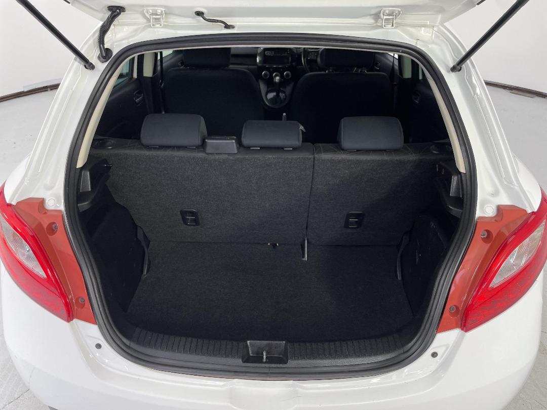 Photo '14' of Mazda Demio