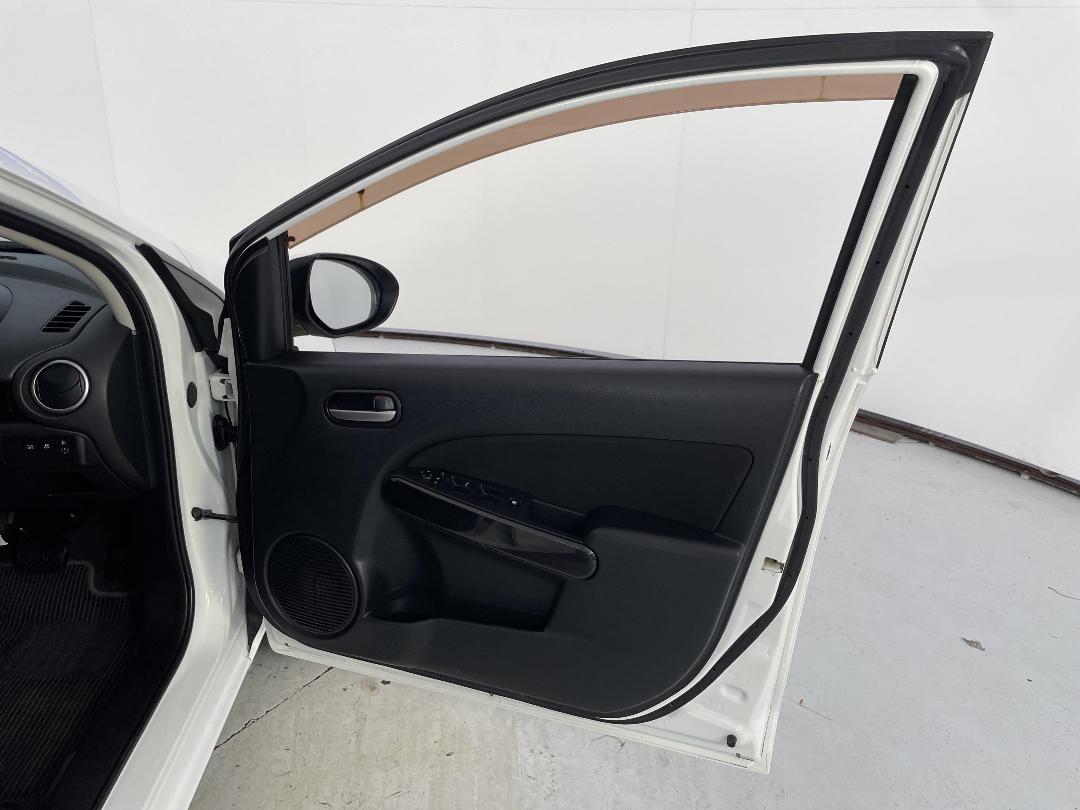 Photo '15' of Mazda Demio