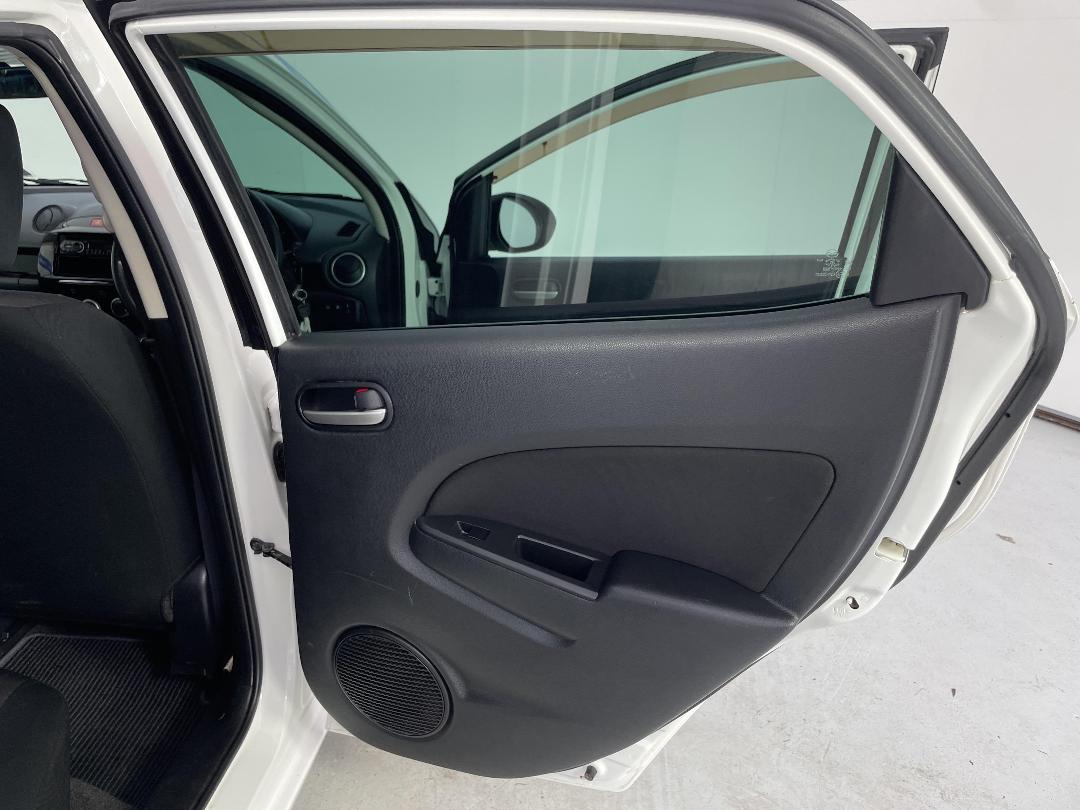 Photo '19' of Mazda Demio