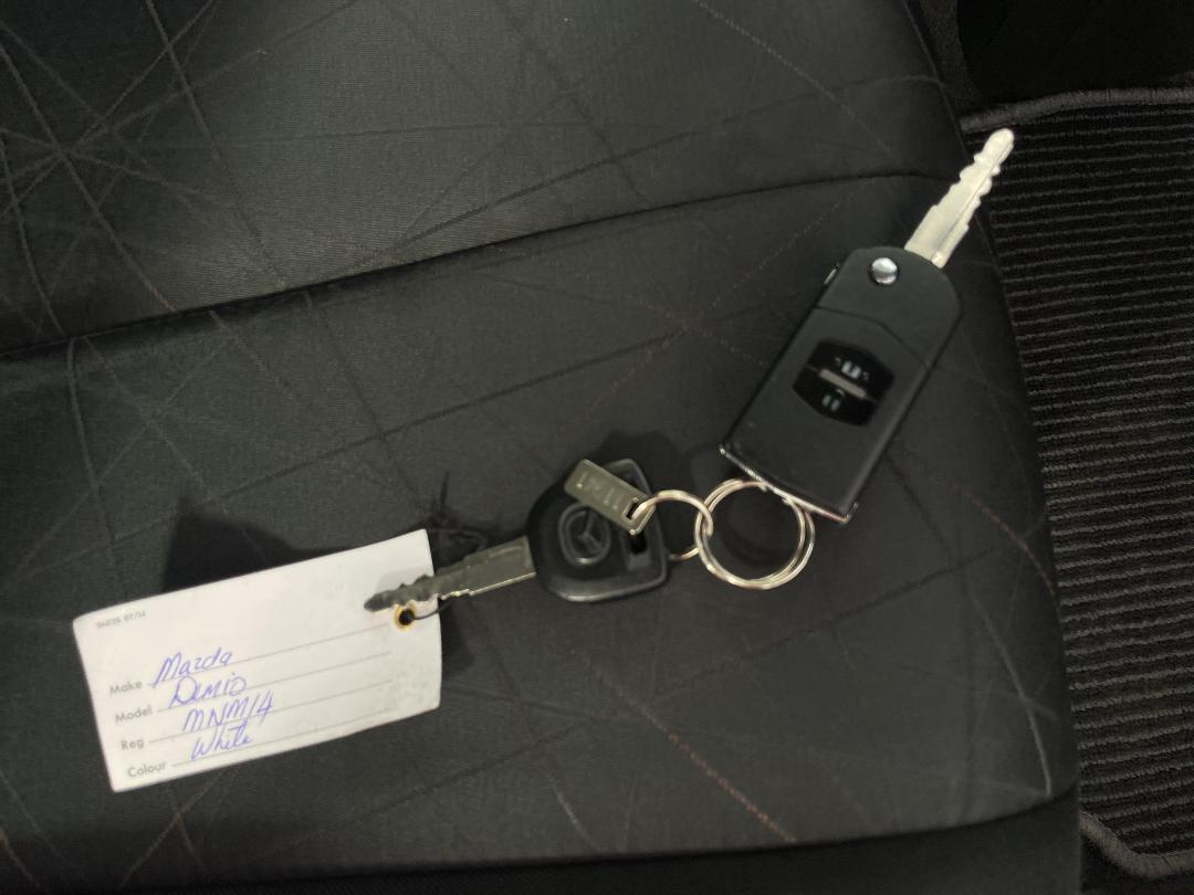 Photo '22' of Mazda Demio