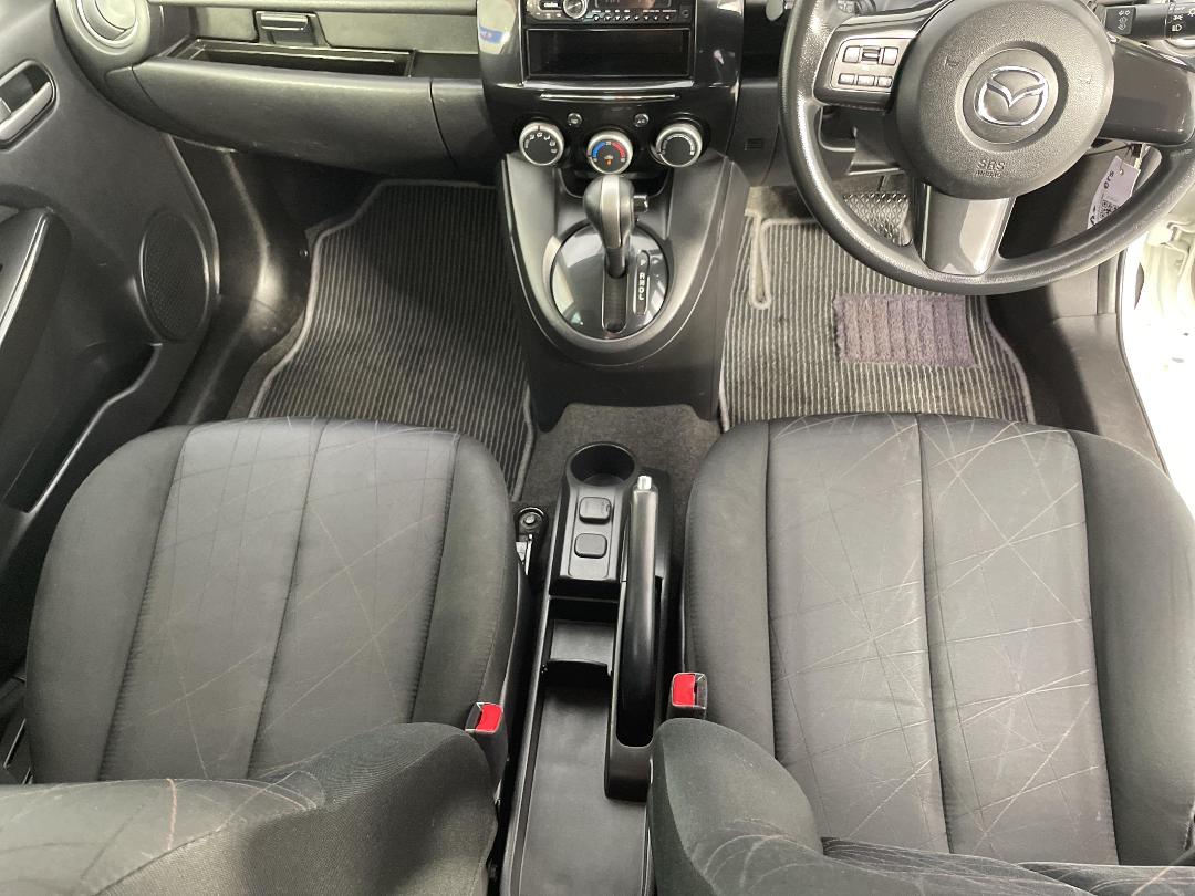 Photo '18' of Mazda Demio