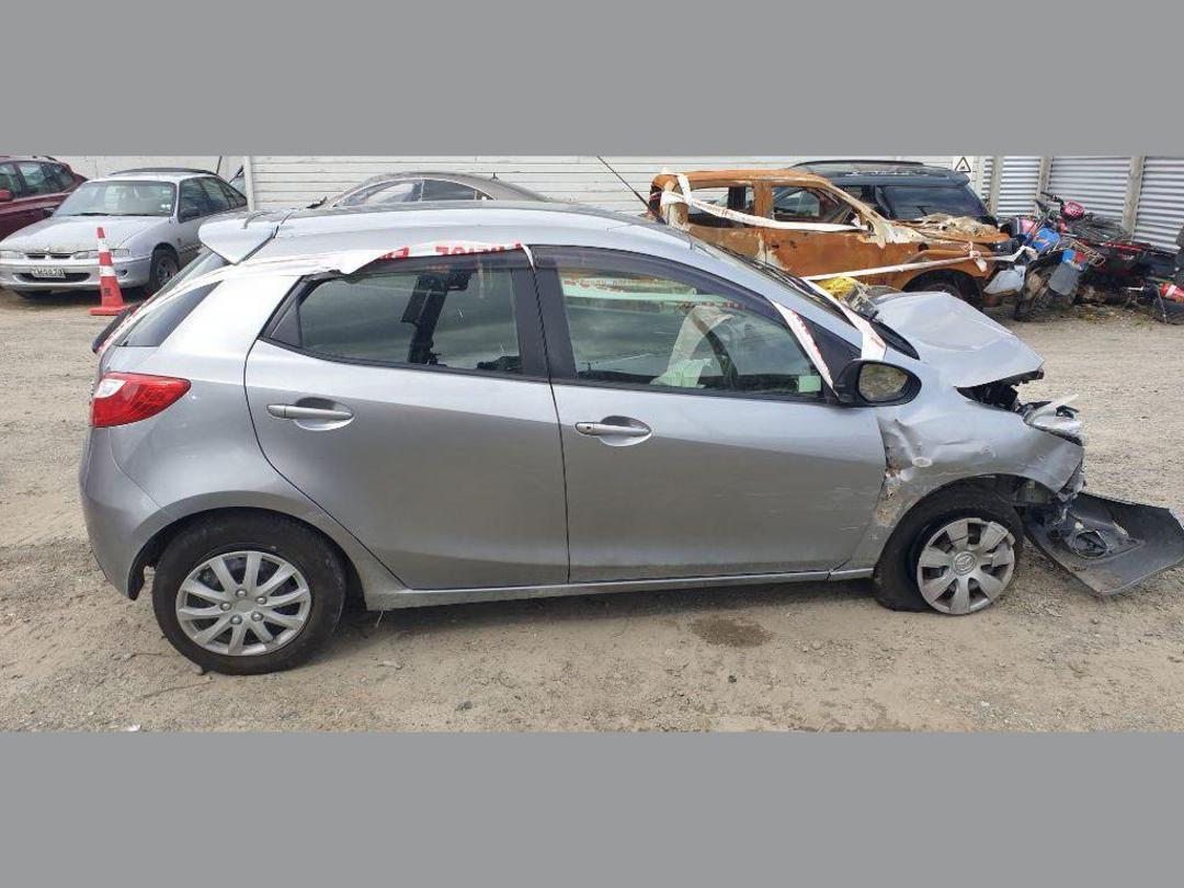 Photo '14' of Mazda Demio