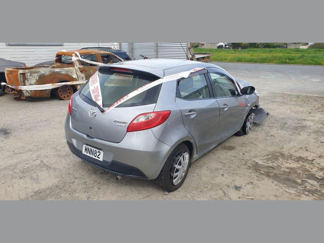 Photo '16' of Mazda Demio