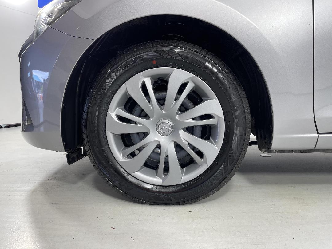 Photo '10' of Mazda Demio Photo '10' of Mazda Demio