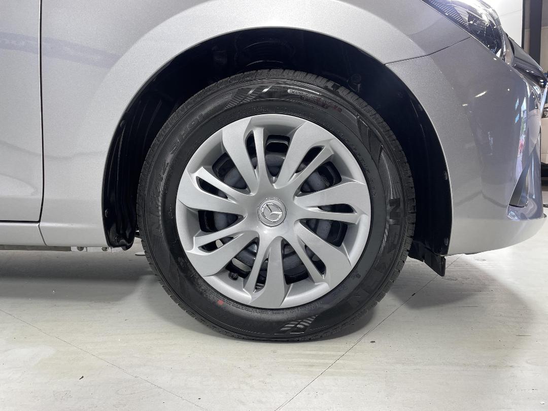 Photo '9' of Mazda Demio Photo '9' of Mazda Demio