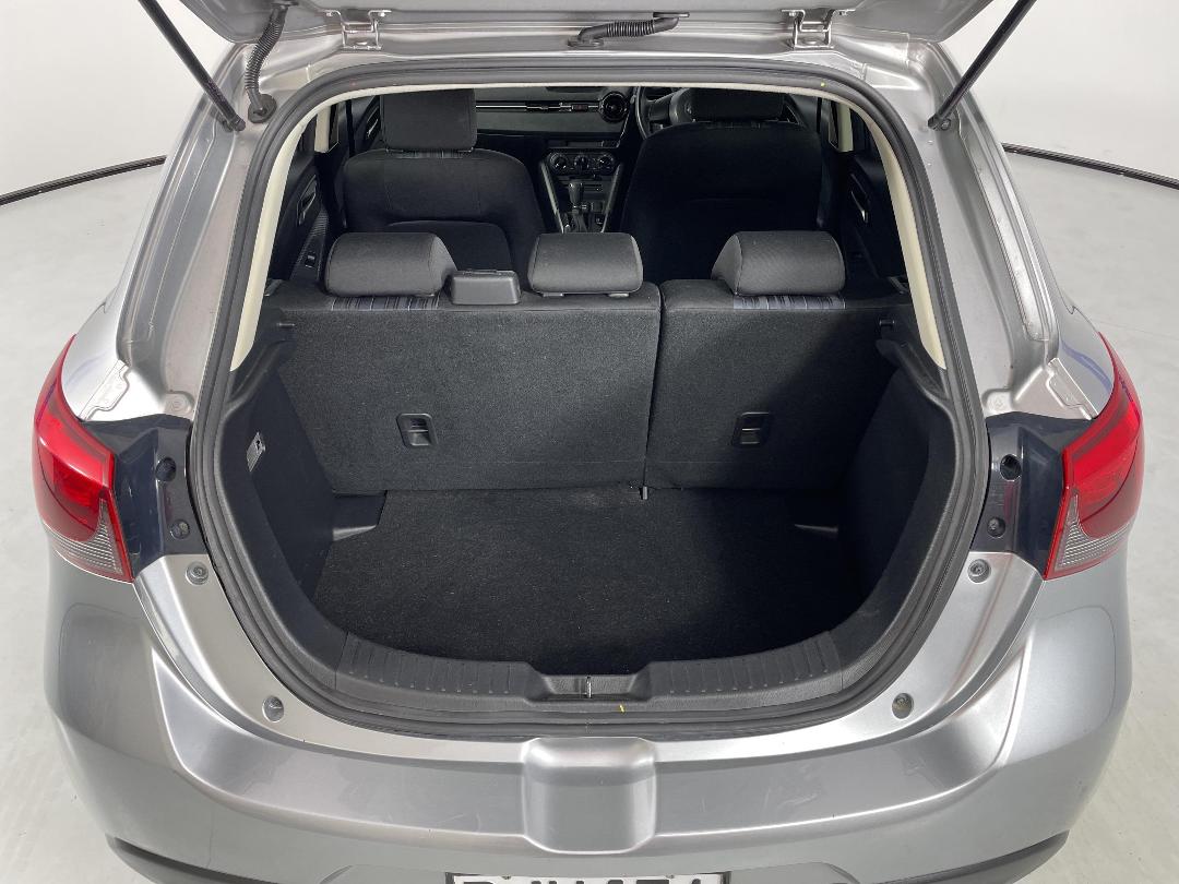 Photo '14' of Mazda Demio Photo '14' of Mazda Demio