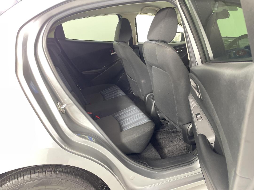 Photo '20' of Mazda Demio Photo '20' of Mazda Demio