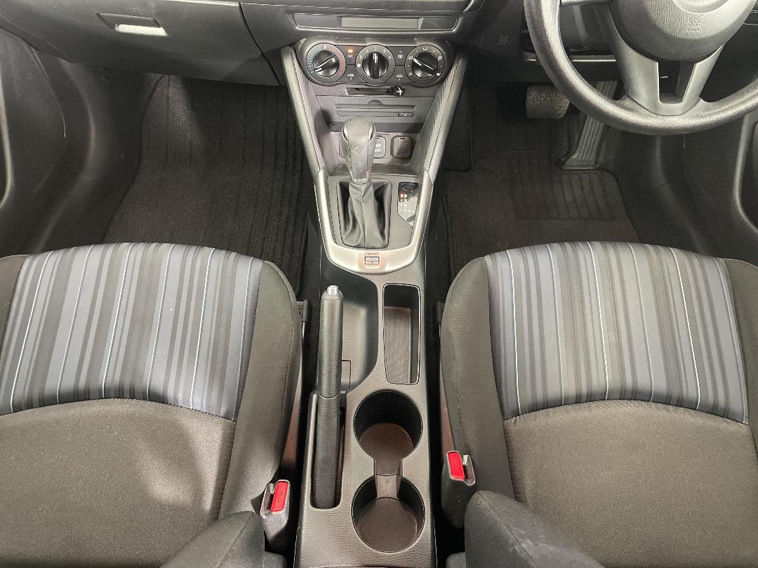 Photo '18' of Mazda Demio Photo '18' of Mazda Demio