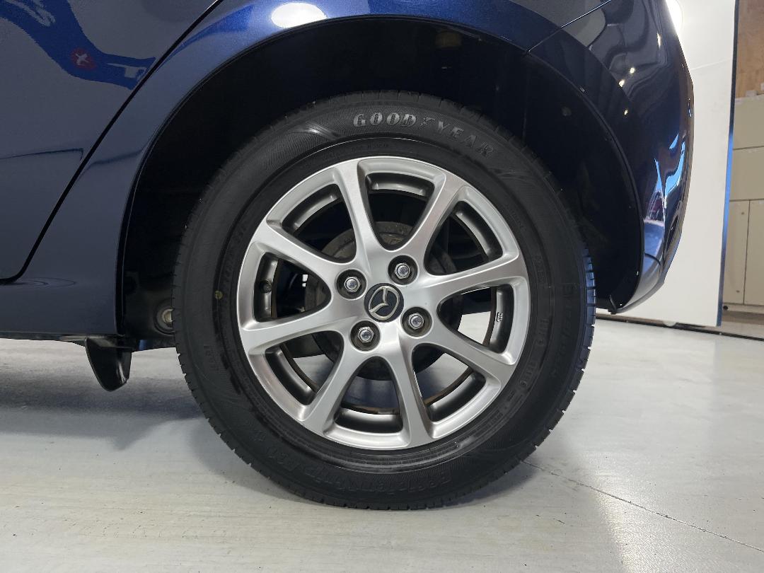 Photo '11' of Mazda Demio