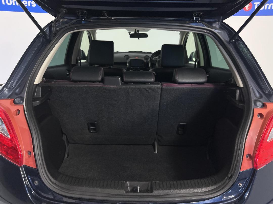 Photo '14' of Mazda Demio