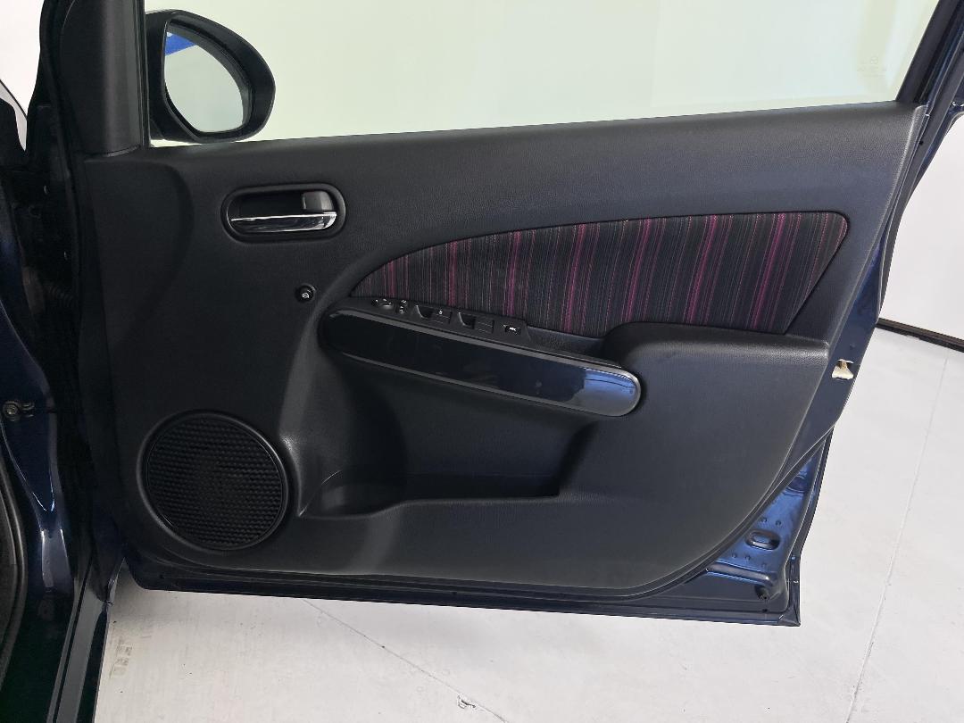 Photo '15' of Mazda Demio