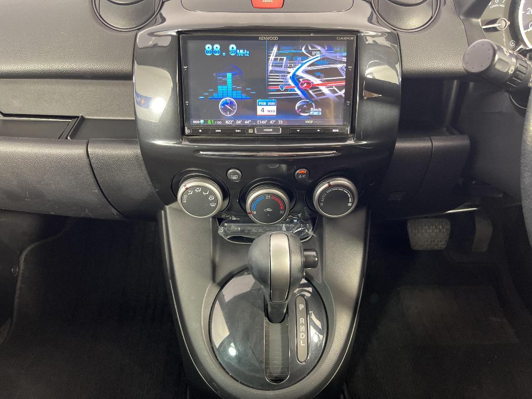 Photo '18' of Mazda Demio