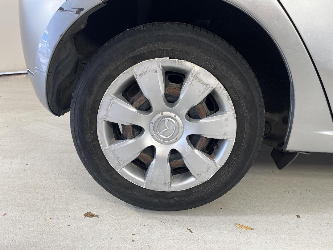 Photo '12' of Mazda Demio