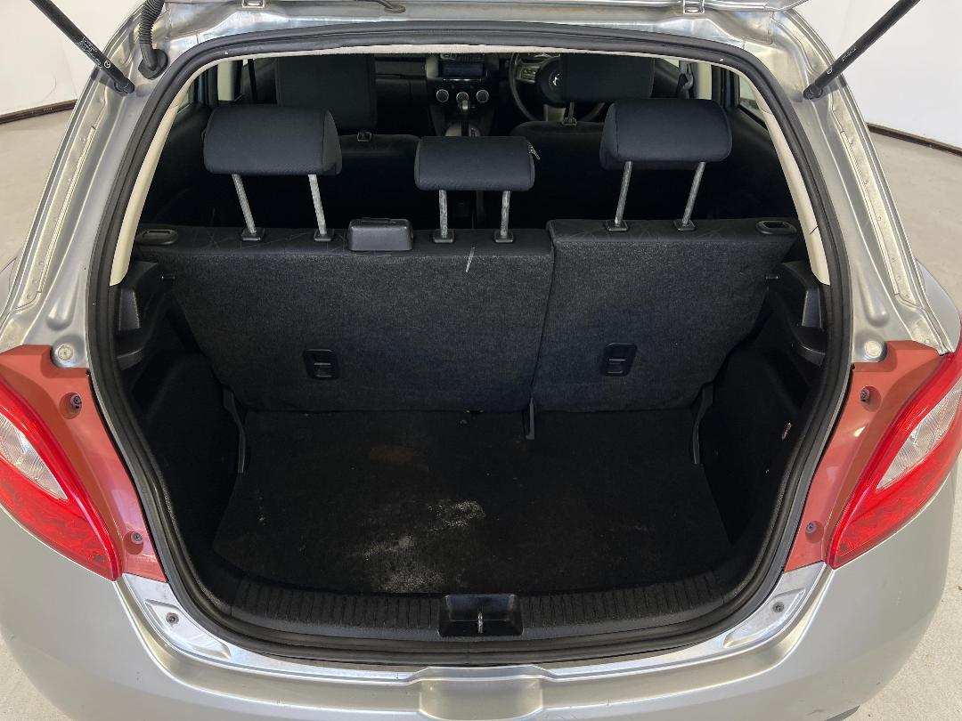 Photo '14' of Mazda Demio