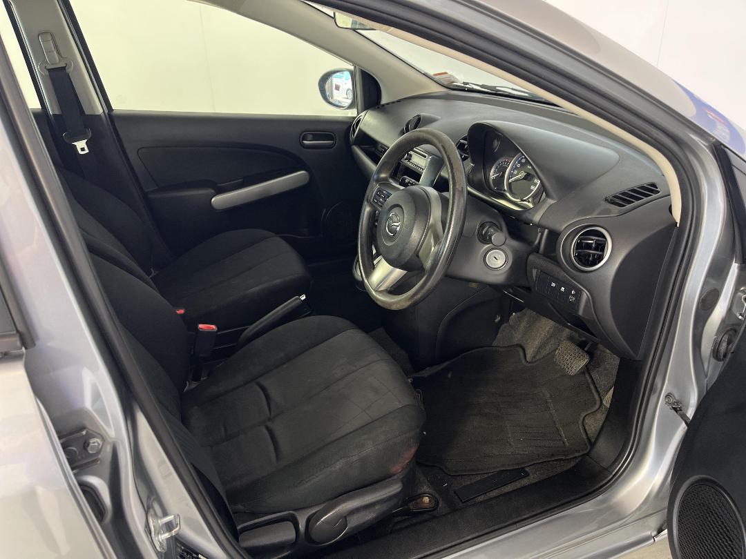 Photo '16' of Mazda Demio