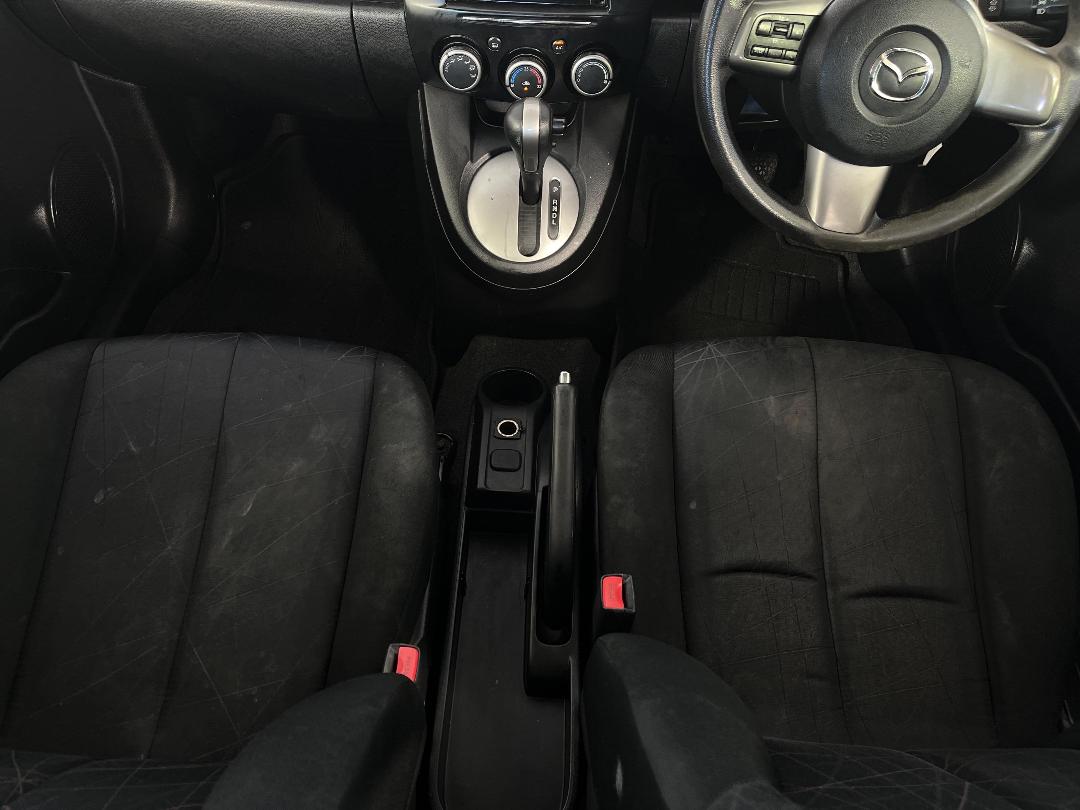 Photo '18' of Mazda Demio