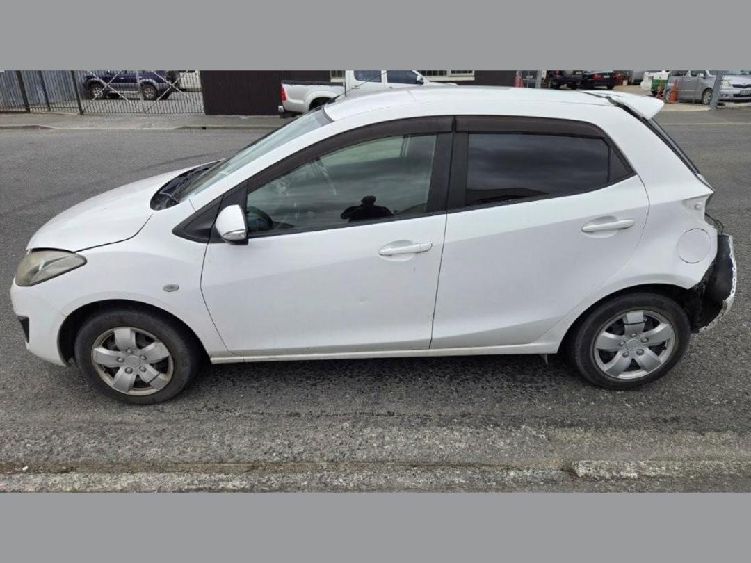 Photo '2' of Mazda Demio Photo '2' of Mazda Demio