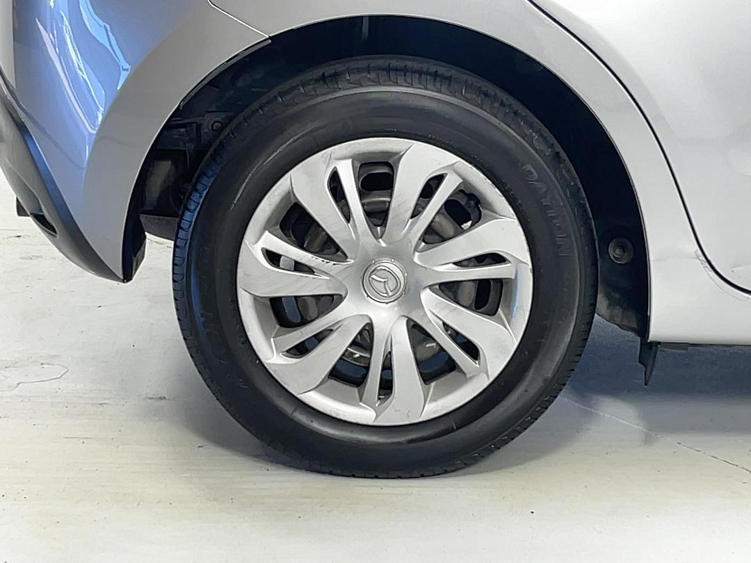 Photo '12' of Mazda Demio