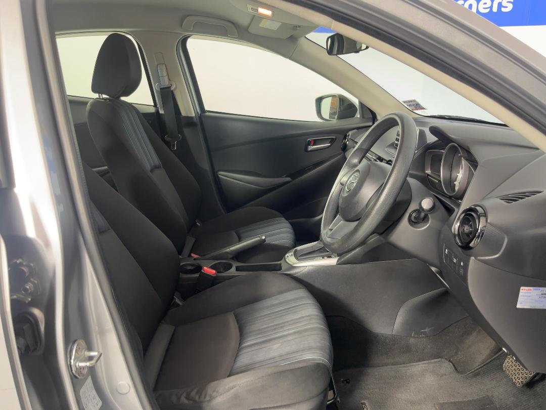 Photo '16' of Mazda Demio