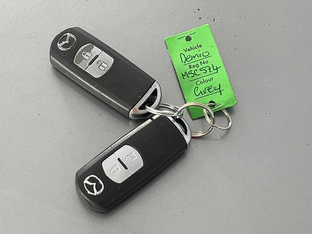 Photo '22' of Mazda Demio