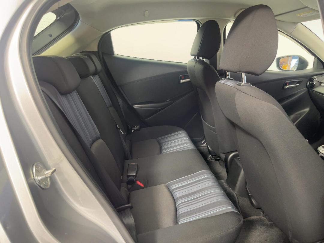 Photo '20' of Mazda Demio