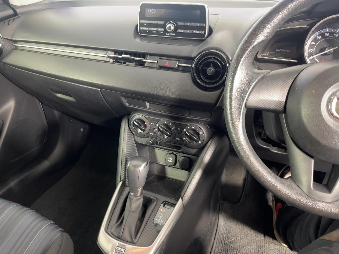 Photo '18' of Mazda Demio