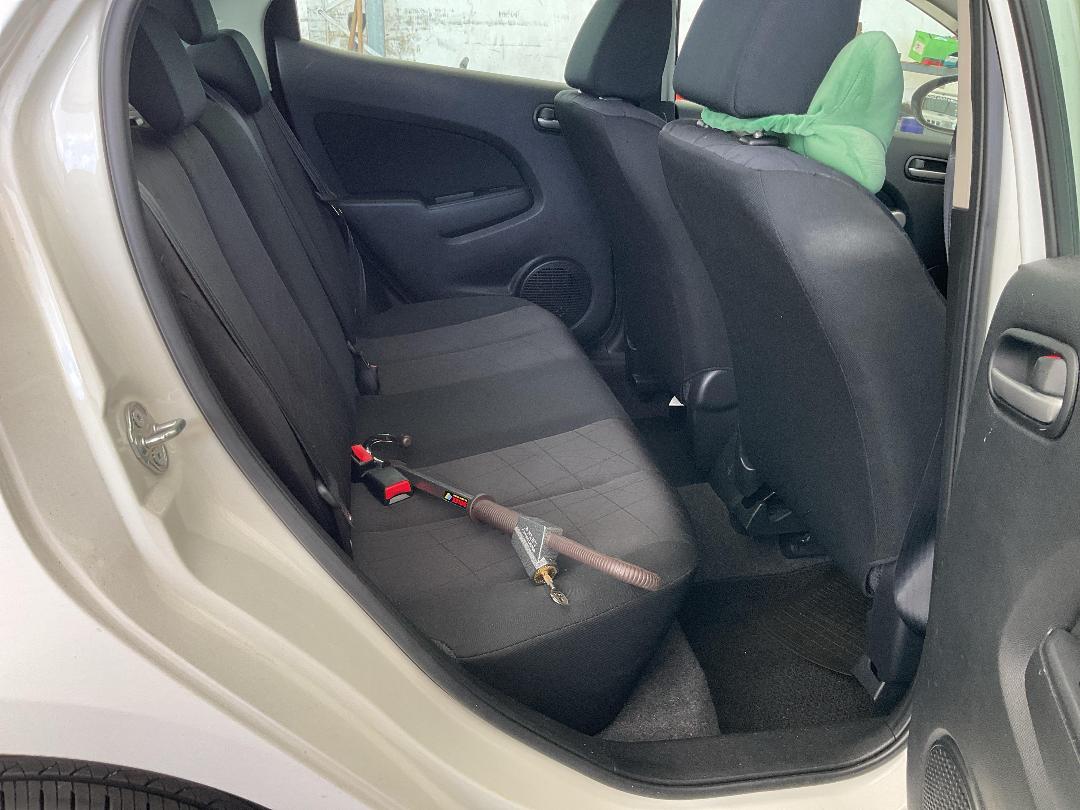 Photo '15' of Mazda Demio