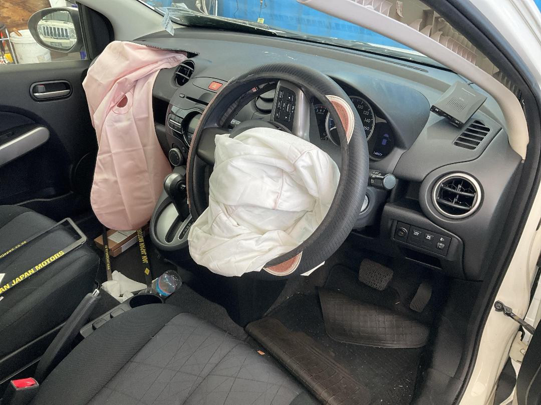 Photo '17' of Mazda Demio