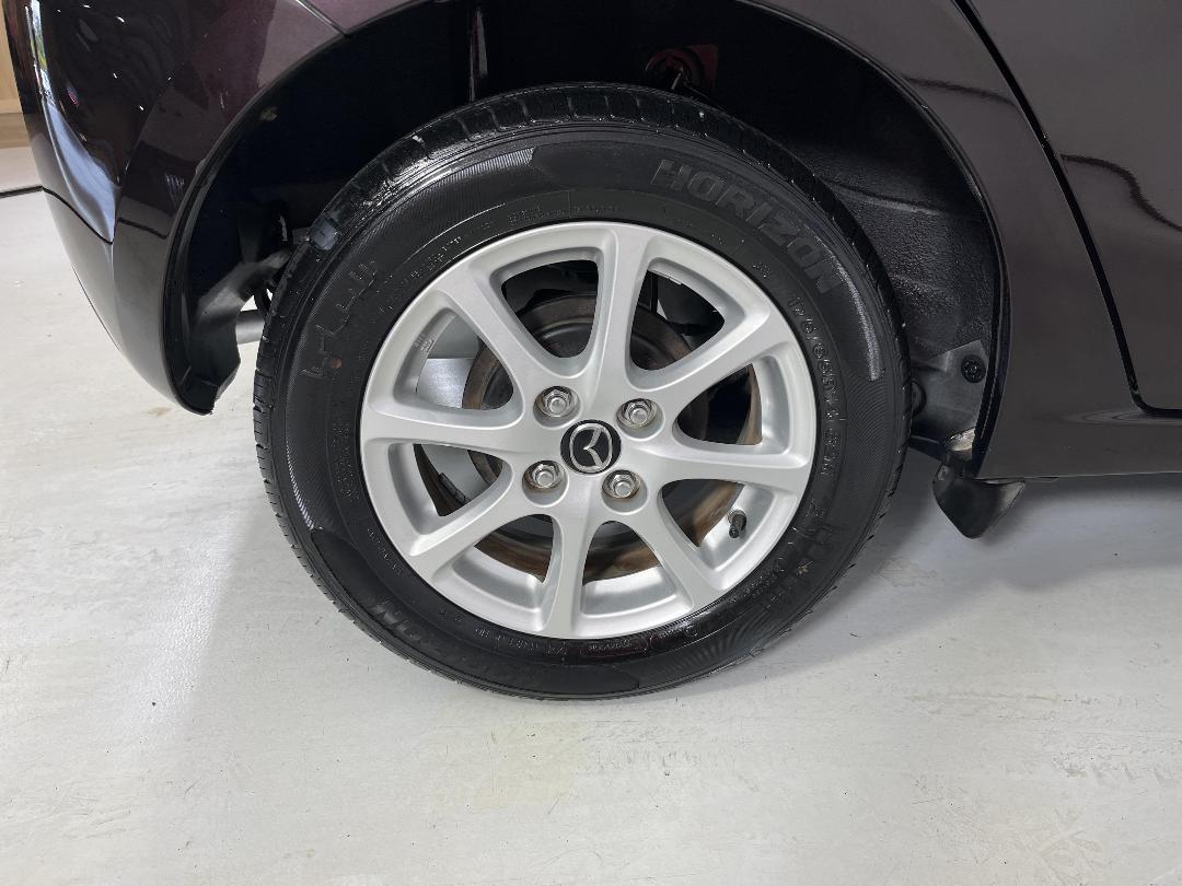 Photo '12' of Mazda Demio Photo '12' of Mazda Demio