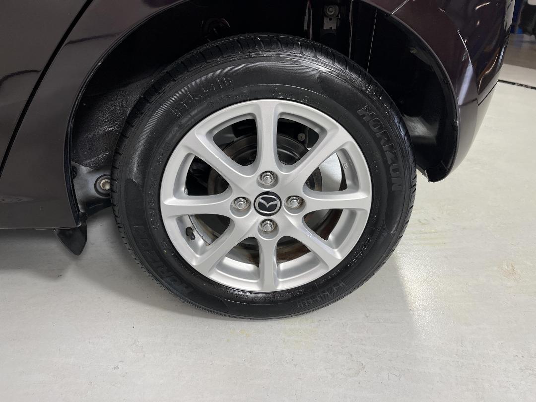 Photo '11' of Mazda Demio Photo '11' of Mazda Demio