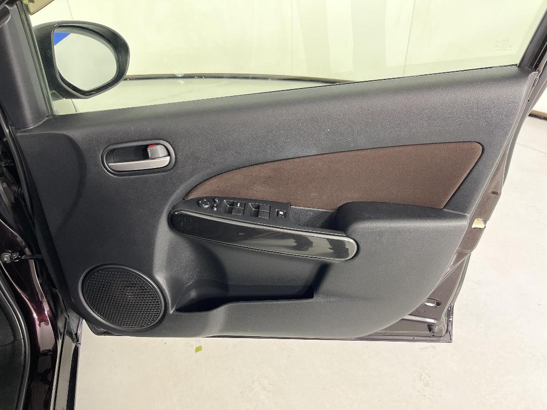 Photo '15' of Mazda Demio Photo '15' of Mazda Demio