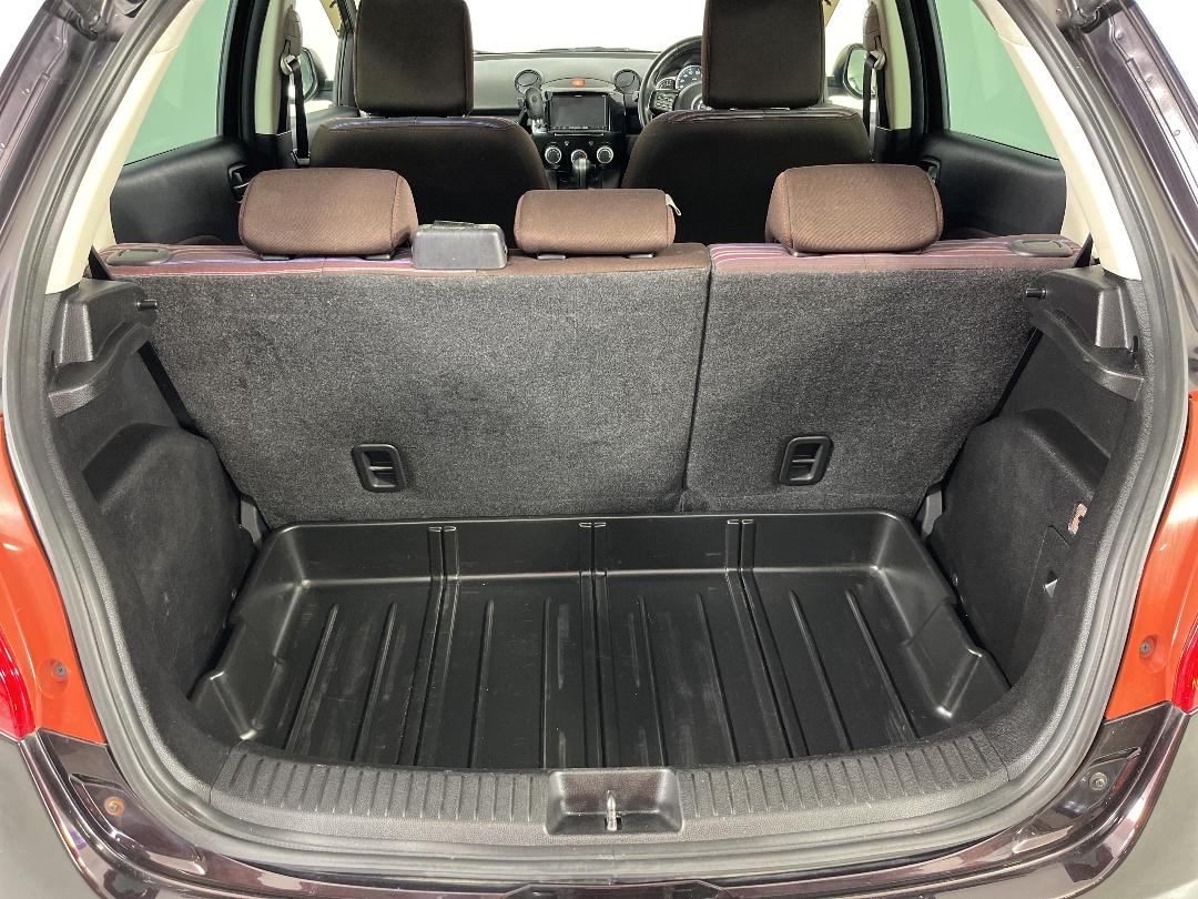 Photo '14' of Mazda Demio Photo '14' of Mazda Demio