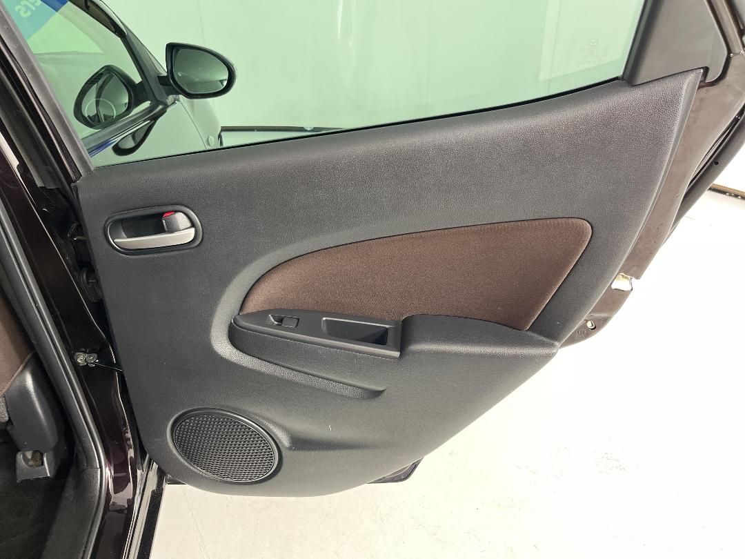 Photo '19' of Mazda Demio Photo '19' of Mazda Demio