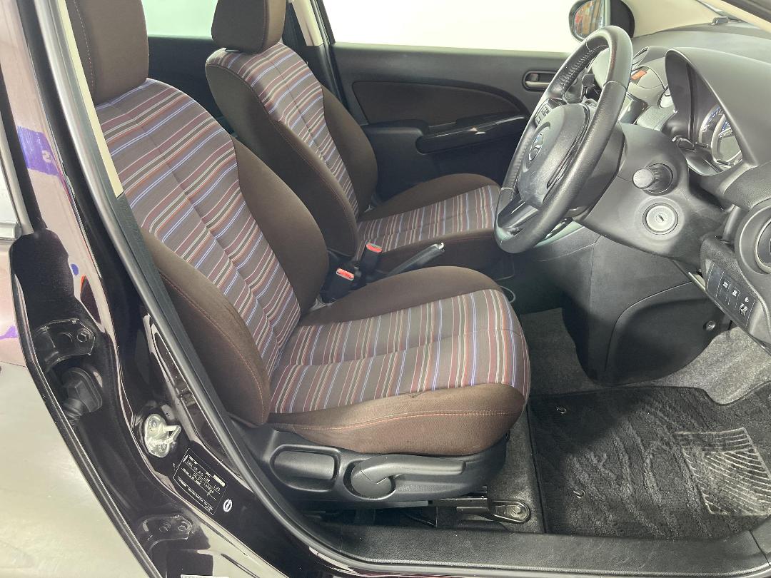 Photo '16' of Mazda Demio Photo '16' of Mazda Demio