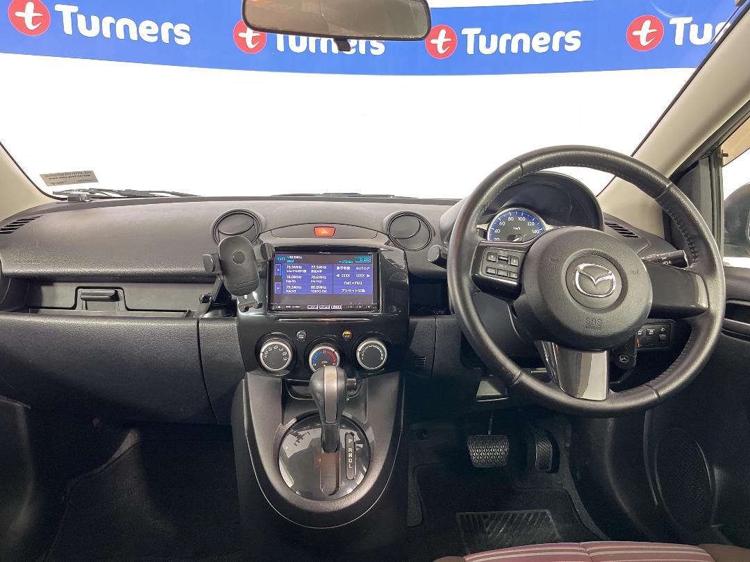 Photo '17' of Mazda Demio Photo '17' of Mazda Demio