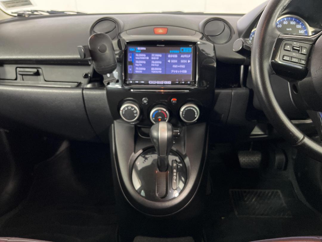 Photo '18' of Mazda Demio Photo '18' of Mazda Demio