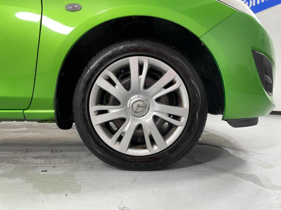 Photo '9' of Mazda Mazda2 Photo '9' of Mazda Mazda2