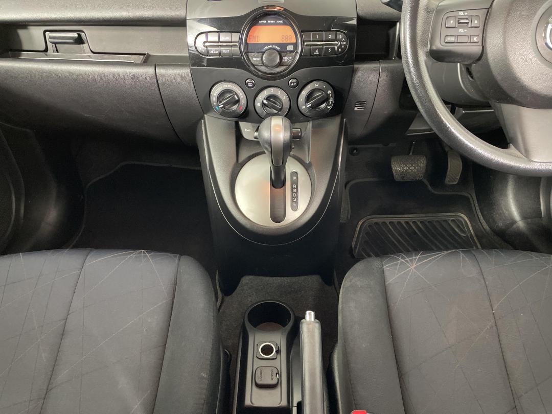 Photo '18' of Mazda Mazda2 Photo '18' of Mazda Mazda2