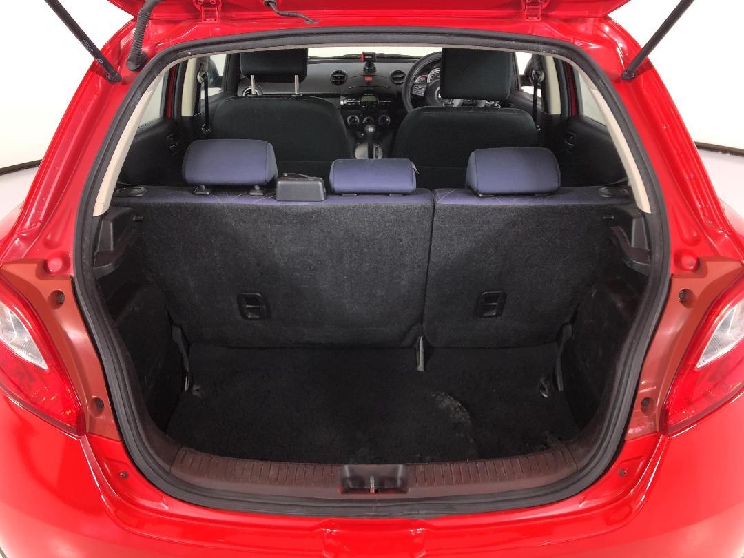 Photo '14' of Mazda Mazda2 Photo '14' of Mazda Mazda2