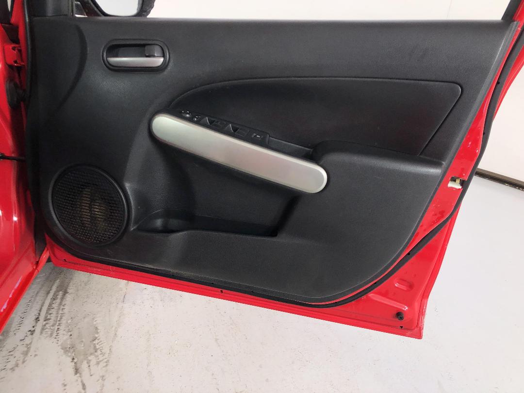 Photo '15' of Mazda Mazda2 Photo '15' of Mazda Mazda2