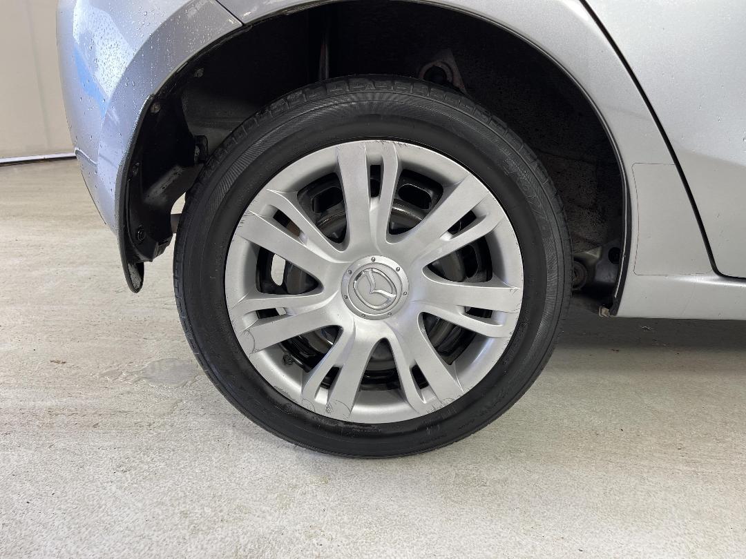 Photo '12' of Mazda Mazda2