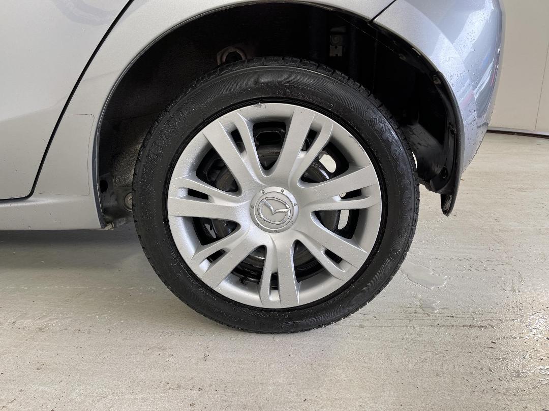 Photo '11' of Mazda Mazda2