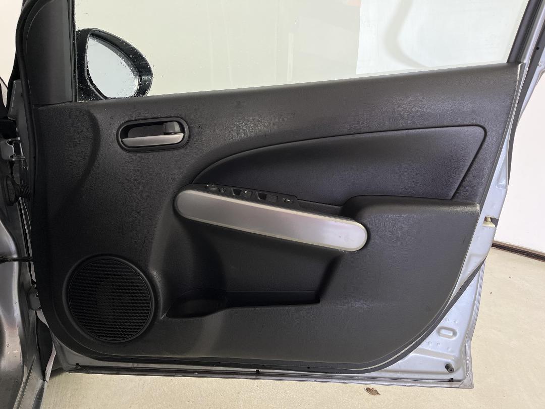 Photo '15' of Mazda Mazda2