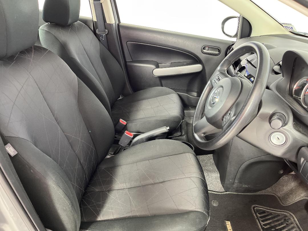 Photo '16' of Mazda Mazda2