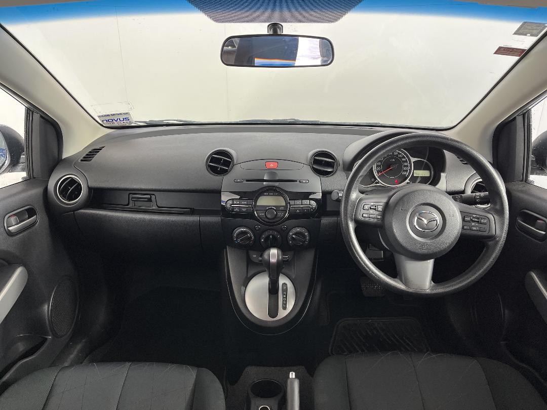 Photo '17' of Mazda Mazda2