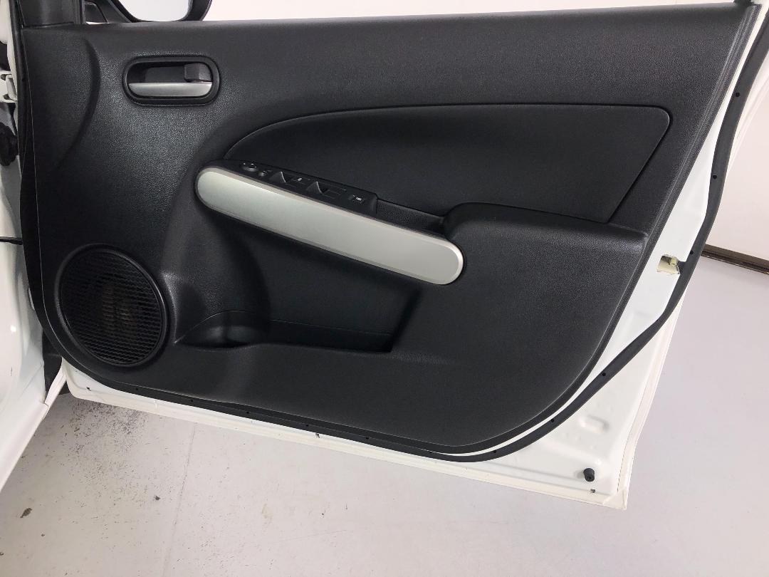 Photo '15' of Mazda Mazda2