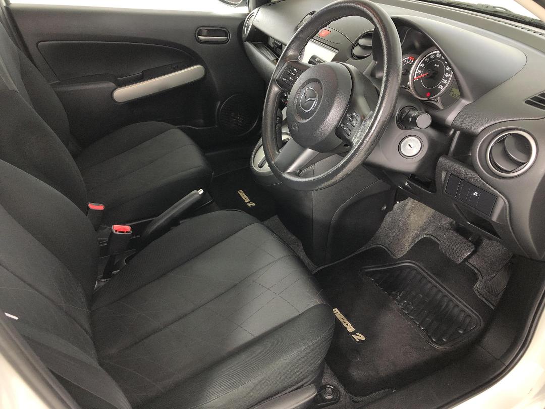 Photo '16' of Mazda Mazda2