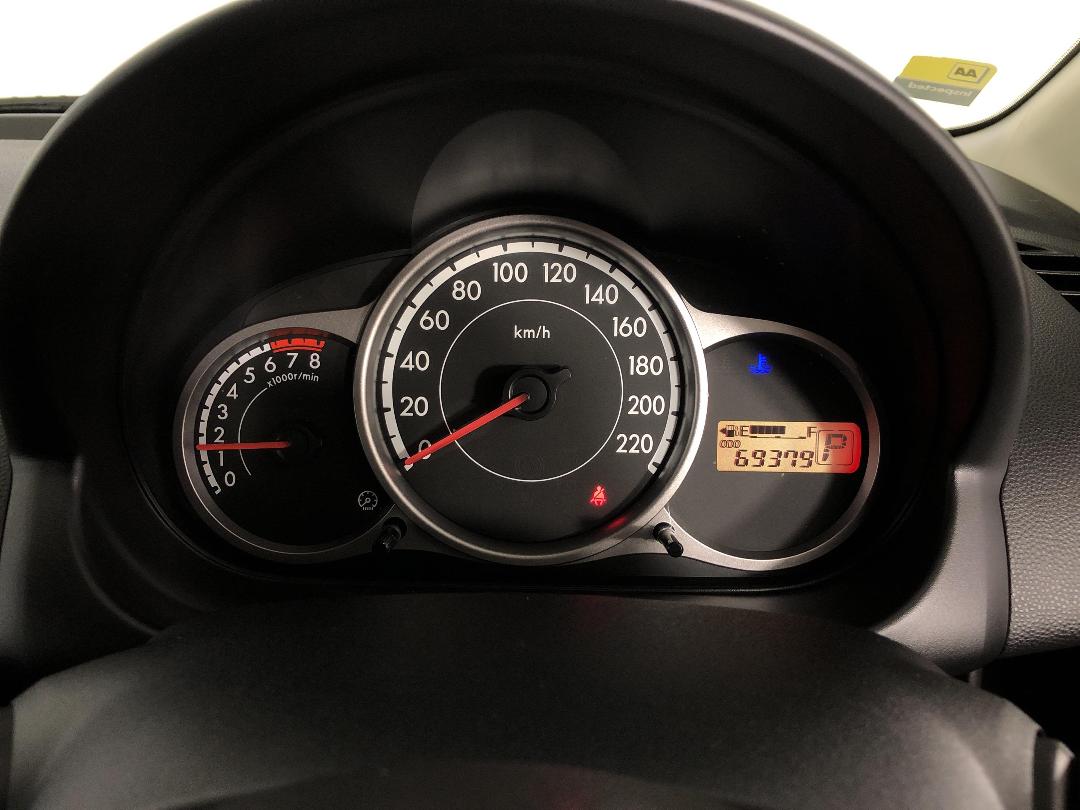 Photo '21' of Mazda Mazda2