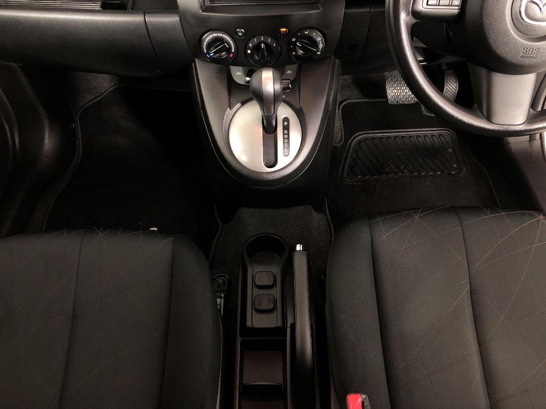 Photo '18' of Mazda Mazda2